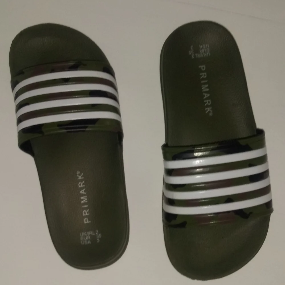 Primark Boys Olive green and white Striped Slides